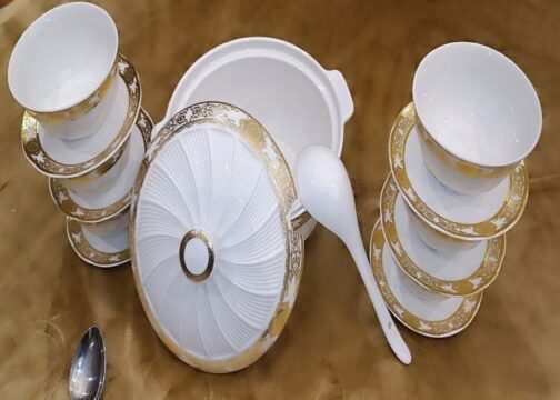 Soupière avec set de 15 pièces
